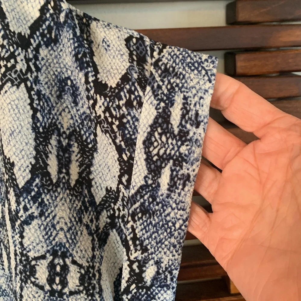 Code Bleu top - Picture 4 of 7
